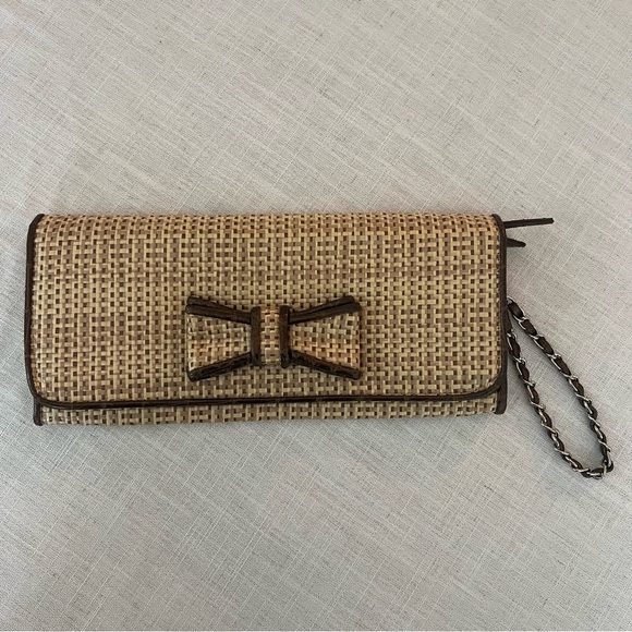 NWOT Bueno Tan and Brown Woven Clutch with Bow - Picture 2 of 13